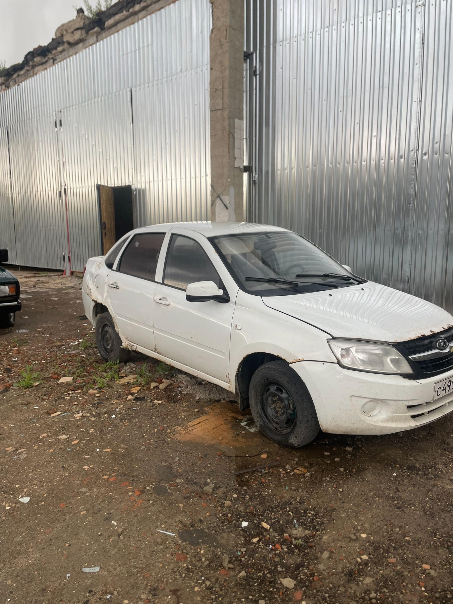 Поступление в авторазбор Ваз (Lada) 2190 (гранта седан) 2012 г.